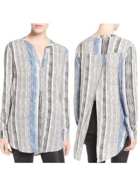 2/$30 ASTR Split Back Popover Tunic Top Blue Striped Size M